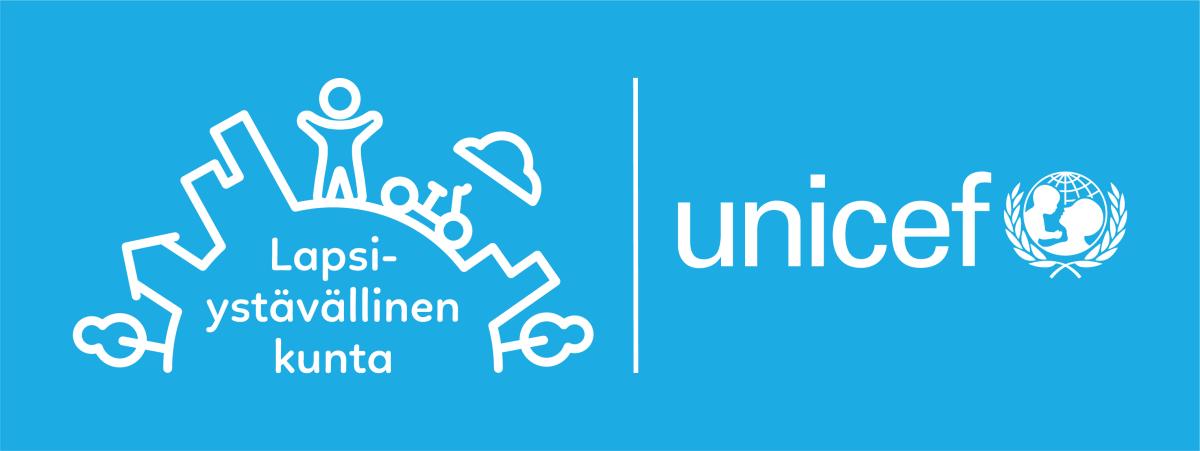 Lapsiystävällinen kunta -logo valkoisena sinisellä taustalla, vaakaversio